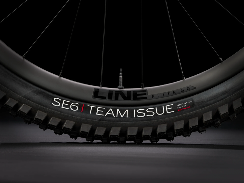 Trek Slash 9.8 XT Gen 6 Full Suspension Mountain Bike 2024 in Lichen Green-6